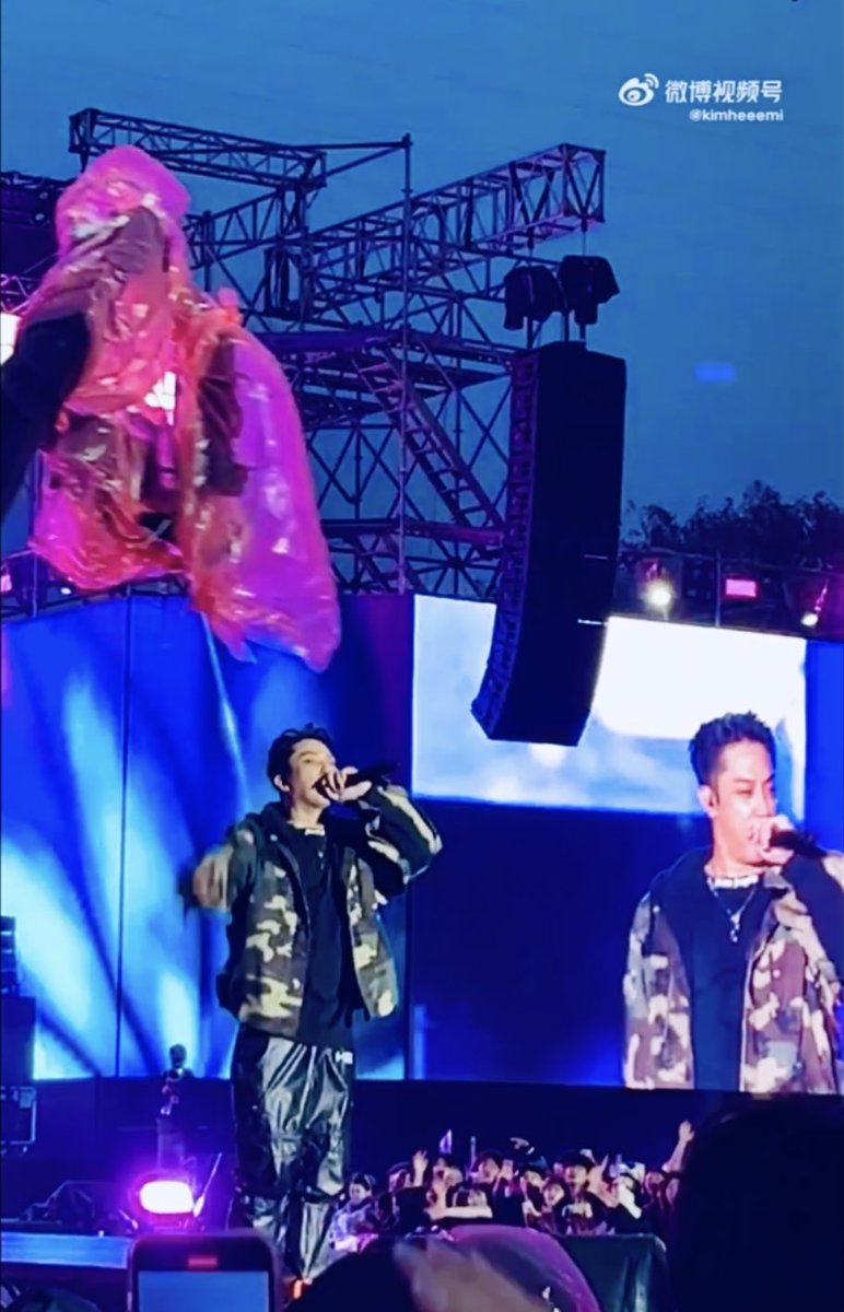 Eunkulele's tweet photo. Thanks to Tiger J K, 1kyne have a glimpse of our G1 on stage tonight.  #은지원 

cr. https://t.co/j8VbSMiX5v https://t.co/LsflYFtKz9