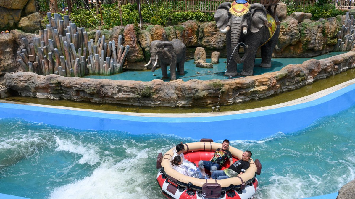 السعودية تسعى لإنشاء حدائق محيطية بقيمة تتجاوز 400 مليون دولار وستكون من تشغيل شركة هايتشانغ أوشن بارك الصينية

تدرس الشركة اعتماد روبوتات على شكل حيوانات تفاعلية مع الجمهور ومن المرجح أن يتم إنشاء أول الحدائق في مدينة الرياض ويستهدف المشروع استقبال نحو 5 ملايين زائر سنويًا