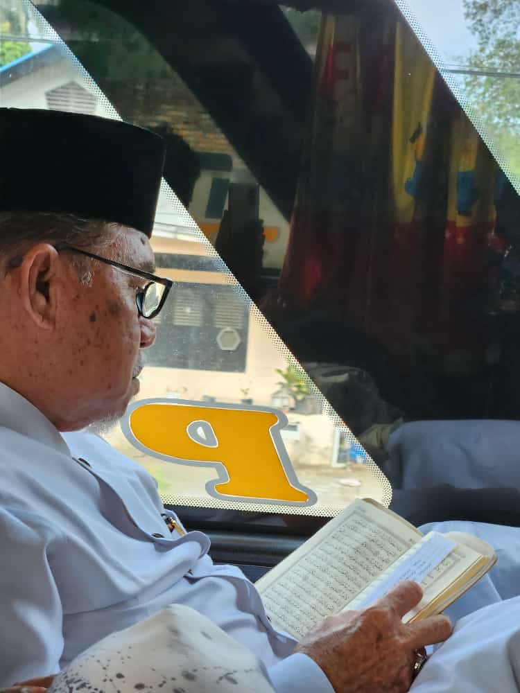 خير الجليس فى هذا الزمن هو القران ❤️