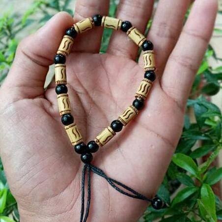 baihakie's tweet photo. @Ferignw21 Membuat dan memakai gelang bambu kuning untuk keselamatan karena akan ada kiamat pada 9 september 1999 ( 9-9-99) https://t.co/mVAJSTVnoW