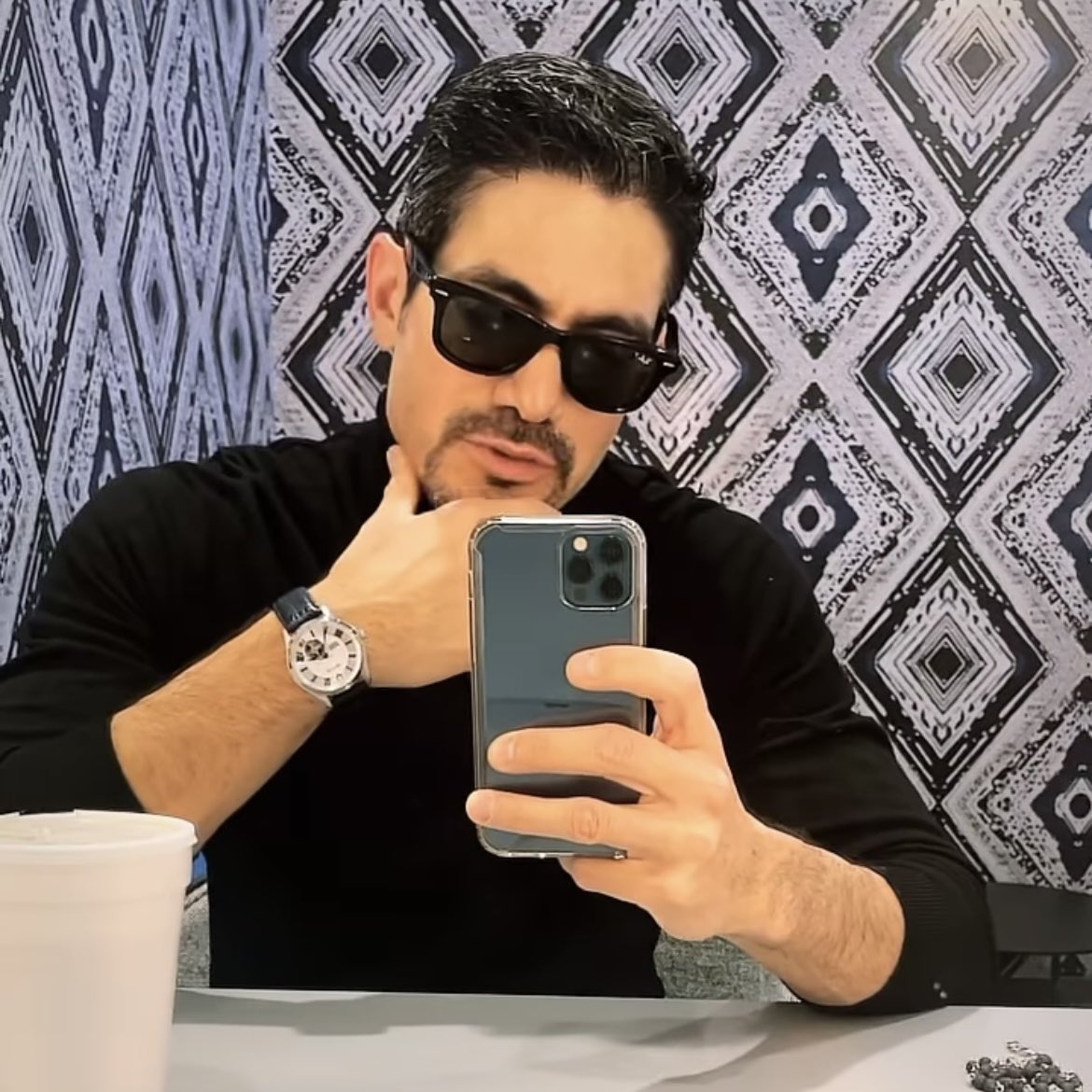 REALITYLlFE's tweet photo. Lo guapo que está el día de hoy, dios mío 🖤 https://t.co/qFci8bZhyL