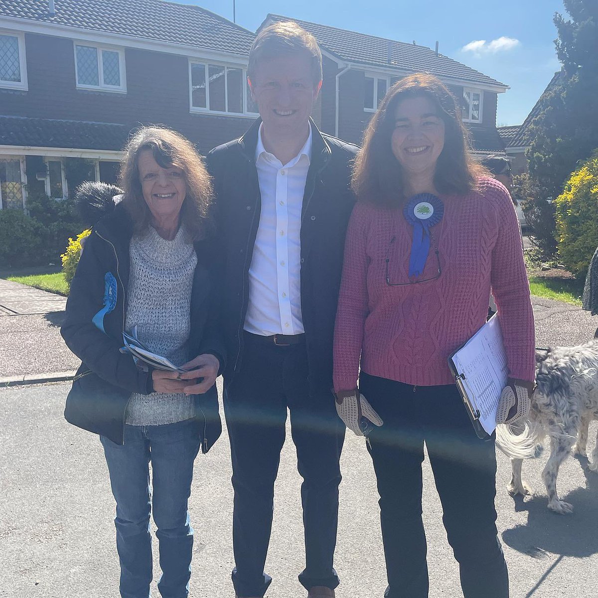 A great morning yesterday campaigning in Potters Bar. 

I joined our excellent local Conservative candidates in Oakmere and Furzefield. 

Remember to #VoteConservative in your area’s local elections on 4 May! 🔵🗳