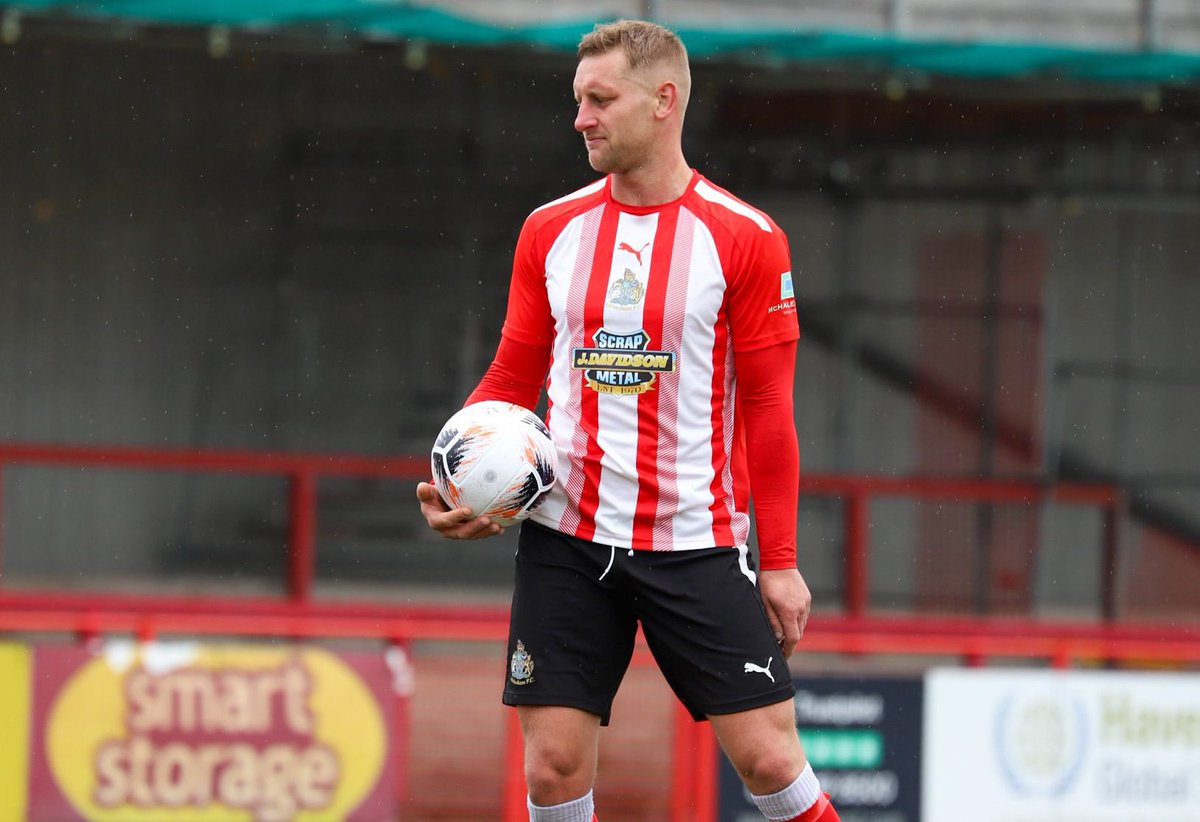 altrinchamfc's tweet photo. A goal in front of the Golf Road end for @Moult8! 😁

📷 @altymoore1 https://t.co/o4FChwBsRs
