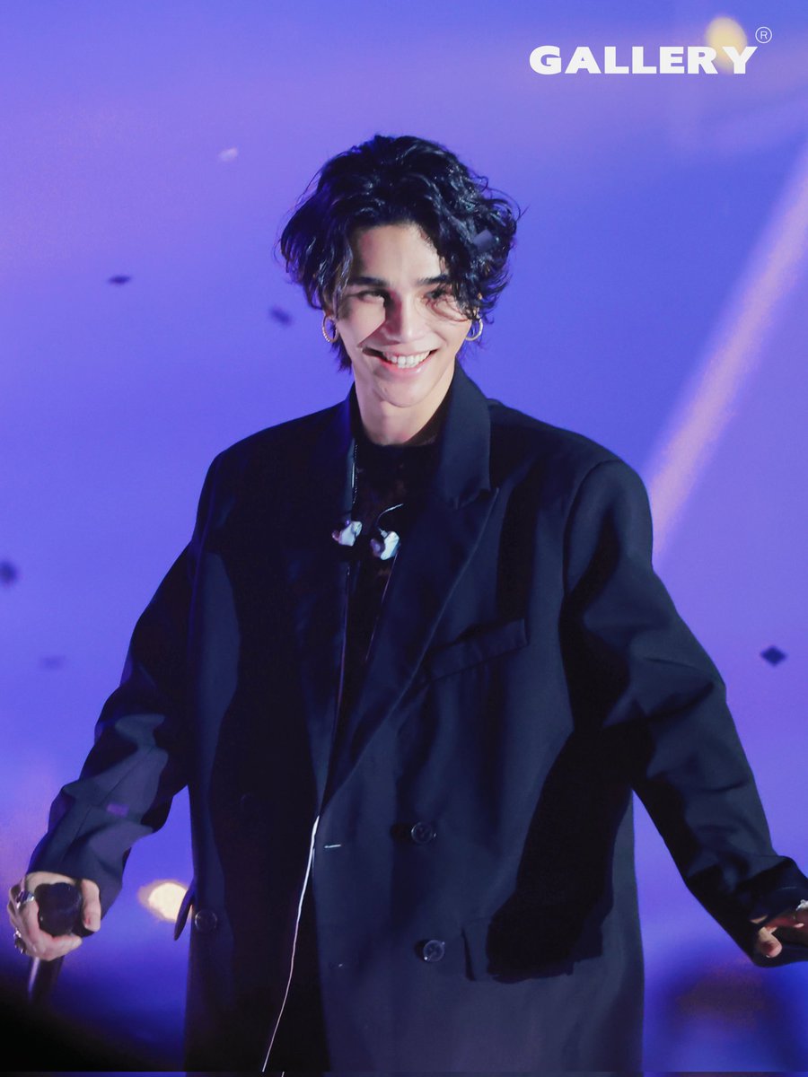 GALLERY_0731's tweet photo. 2023.04.30

You were born to be on stage💜💜

#KonnecConXJeffSatur
#Jeffsatur
@jeffsatur https://t.co/mKJ8KUJitf