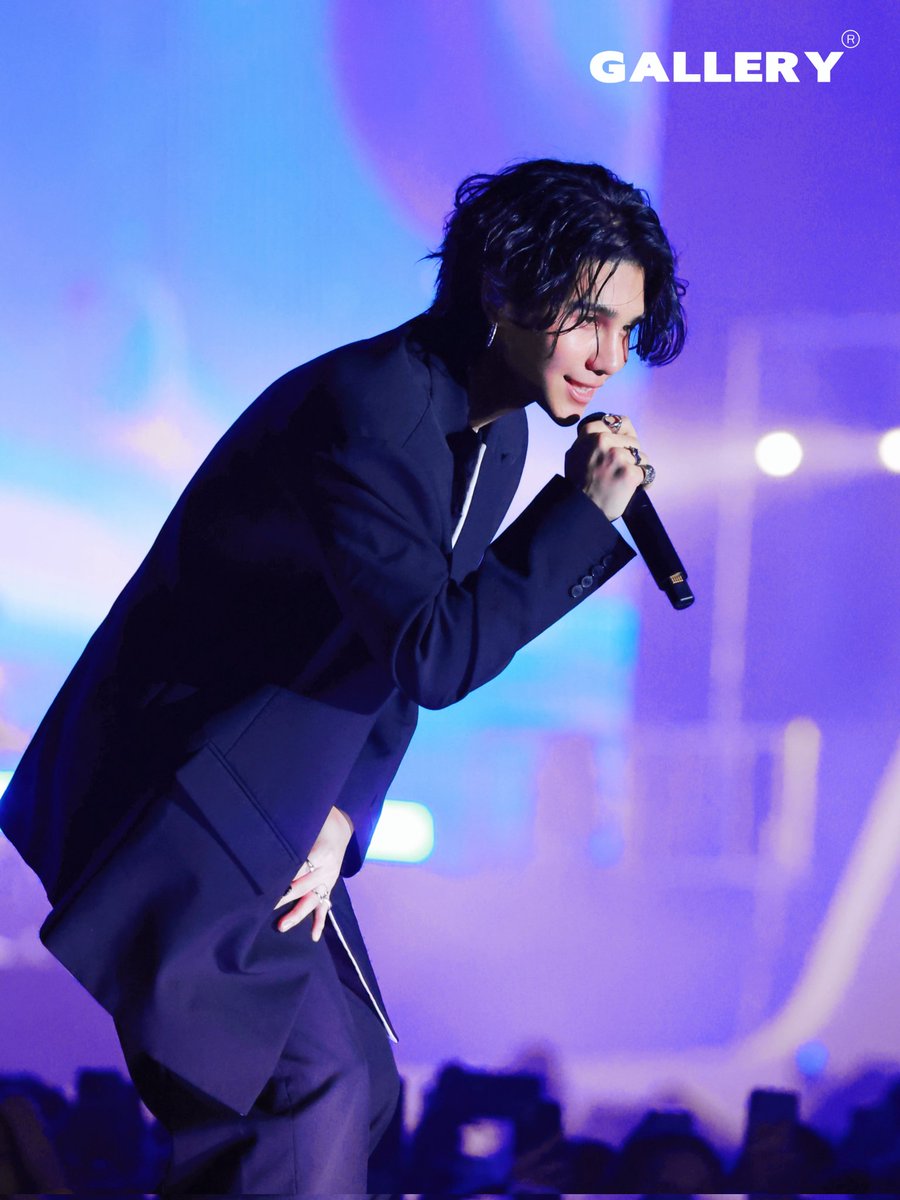 GALLERY_0731's tweet photo. 2023.04.30

You were born to be on stage💜💜

#KonnecConXJeffSatur
#Jeffsatur
@jeffsatur https://t.co/mKJ8KUJitf