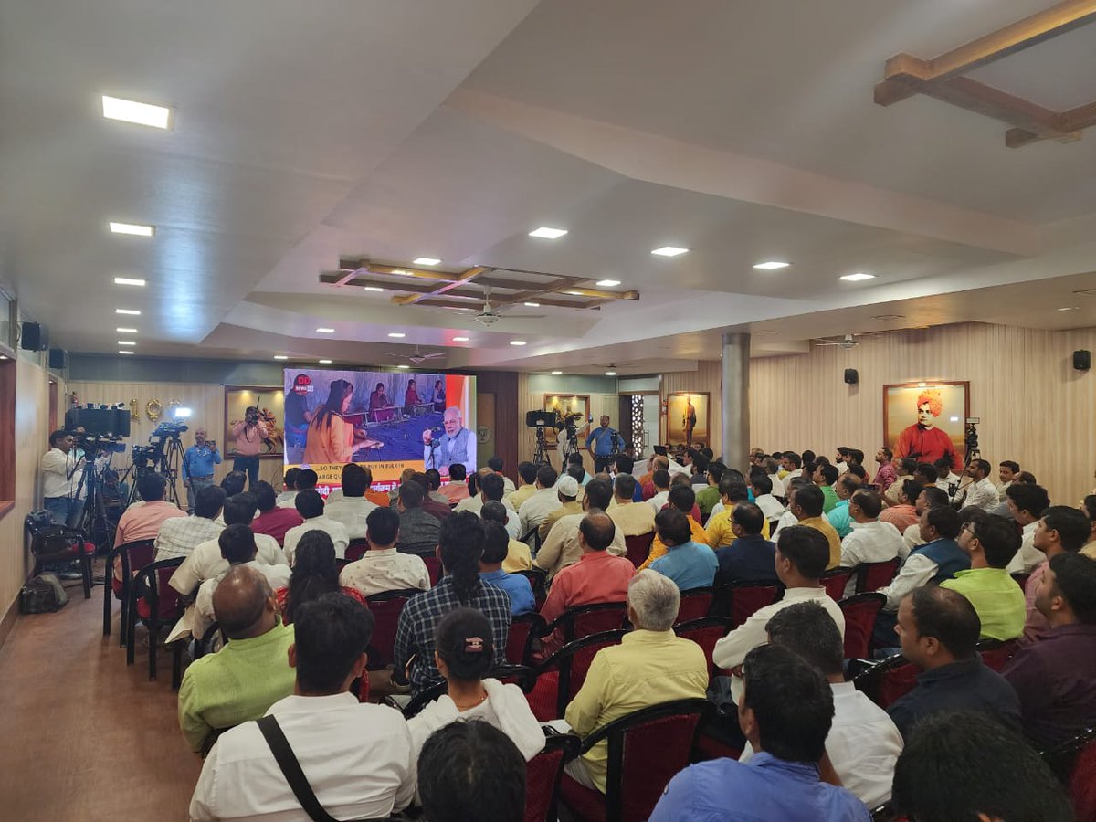 BhartDixit's tweet photo. आज प्रधानमंत्री श्री @narendramodi के 'मन की बात' कार्यक्रम के 100 वें संस्करण को प्रदेश महामंत्री (संगठन) श्री @idharampalsingh के साथ प्रदेश मुख्यालय पर सभी पदाधिकारियों एवं कार्यकर्ताओं के साथ सुनाI

#MannKiBaat100 #NarendraModi https://t.co/DwlytTpOW3