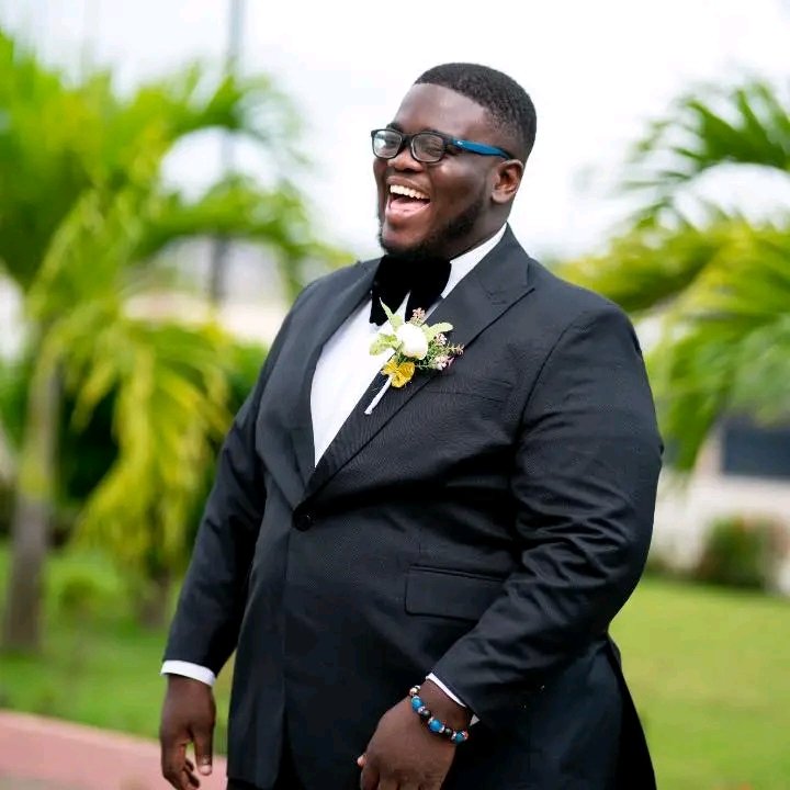 Derricktenou's tweet photo. This is @barimadompe he is the one who got married over the weekend. He is the one in the video. Stop tagging someone else for leverage. https://t.co/kcuU6bh5Sx