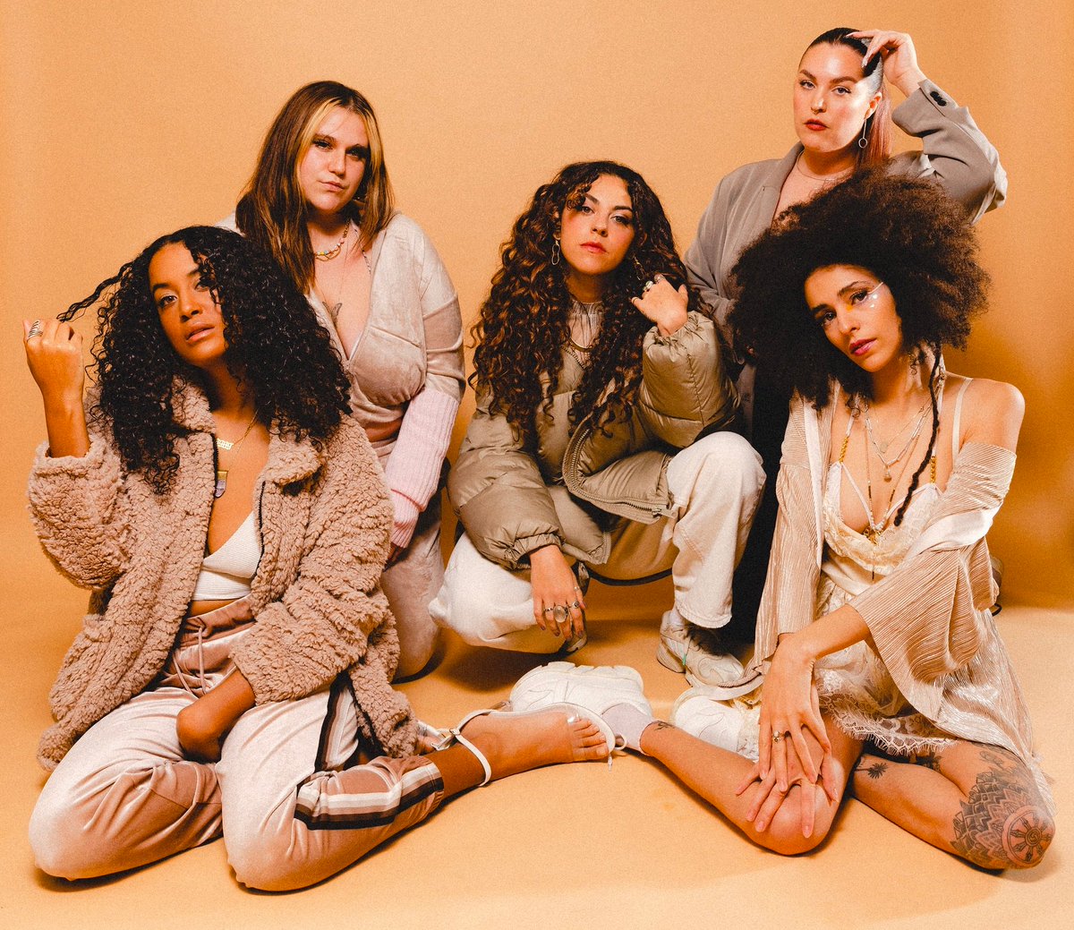 Now playing on the LOUD WOMEN radio show:

NADUH – R U Dumm

bit.ly/LOUDWOMENradio

#loudwomenradio #nowplaying <a href="/ItsNaduh/">NADUH</a>