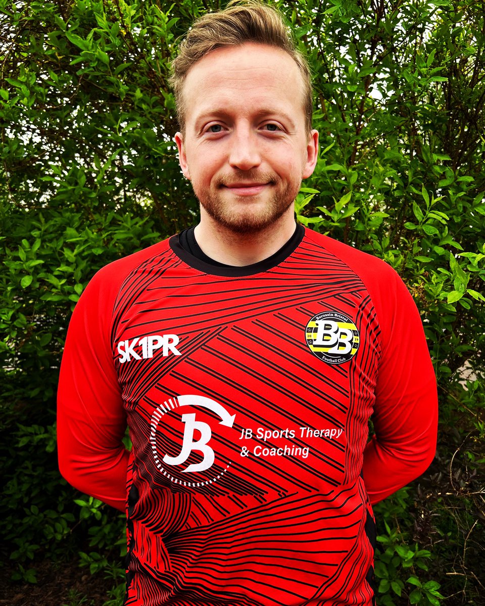 JimGK93's tweet photo. Just want to say a huge thank you to @JackBenden for sponsoring my kit for @BorussiaBristol this season! 👏🏻⚽️ 

(Thanks also to @SK1PR_ for producing a bespoke kit!)

Ps: shame you were on the losing team today bud! 😂 

#bristol #football https://t.co/OuNs6oZ22z