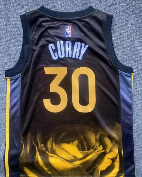 Si los Golden State Warriors ganan hoy y se clasifican para las semifinales del Oeste, vamos a sortear esta camiseta de Stephen Curry entre todos los que deis RT y nos sigáis a mi y a <a href="/NBAFutQuality/">Camisetas NBA/Fútbol</a> 

🤞🏻🍀