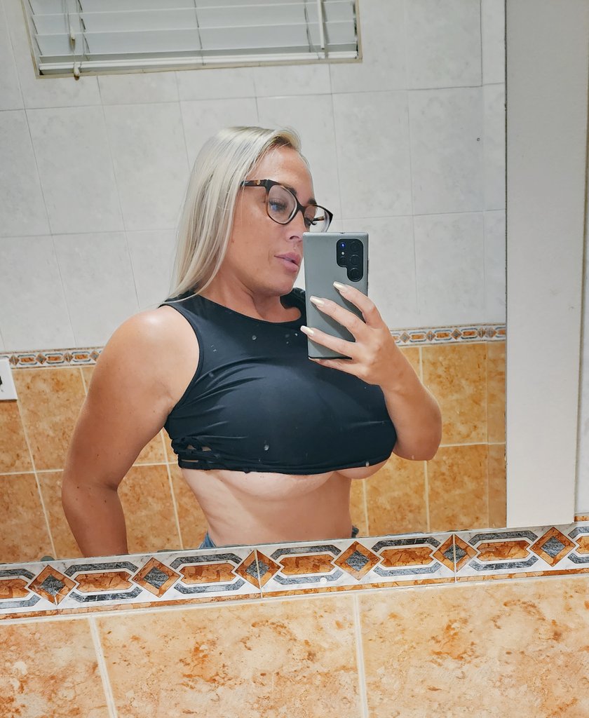 MrsPineappleGoddess on Twitter: "Sat night selfie"