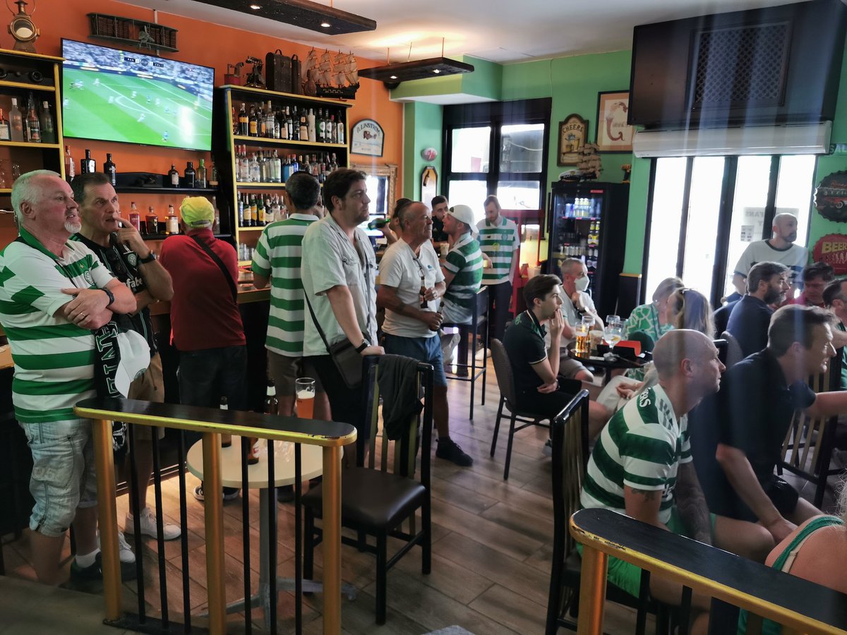 celticalicante's tweet photo. #RANCEL Following the #Bhoys #celticalicante style in Austin's Sport Bar. HH. @celticbars @celtic_madrid @ValenciaPatsCSC @xabiacsc #Celtic #Champions https://t.co/SWie2CdeKE