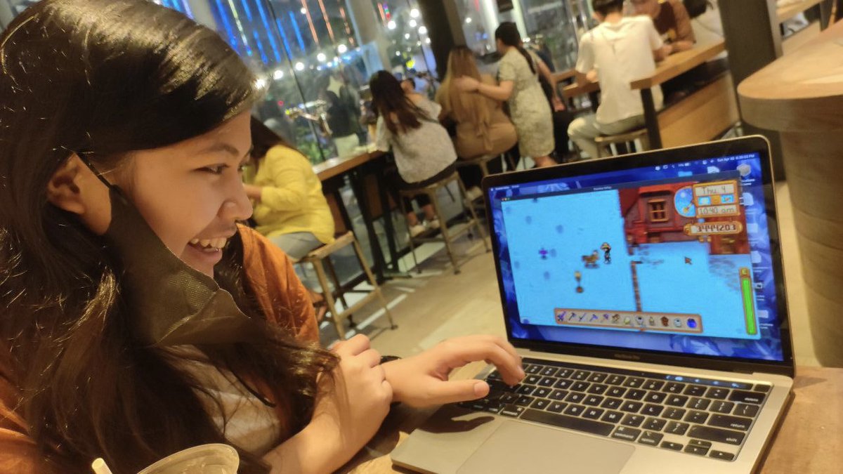 mmanlapazz's tweet photo. “ok babe so what i did to earn 10M g in just 4 years was the starfruit wine strat and the greenhouse ancient fruit strat. i started by prioritizing fishing in the first season bc this gives u the most profit w the least capital n the key is to get strawberry seeds in spring- https://t.co/hgz1aW7FsR