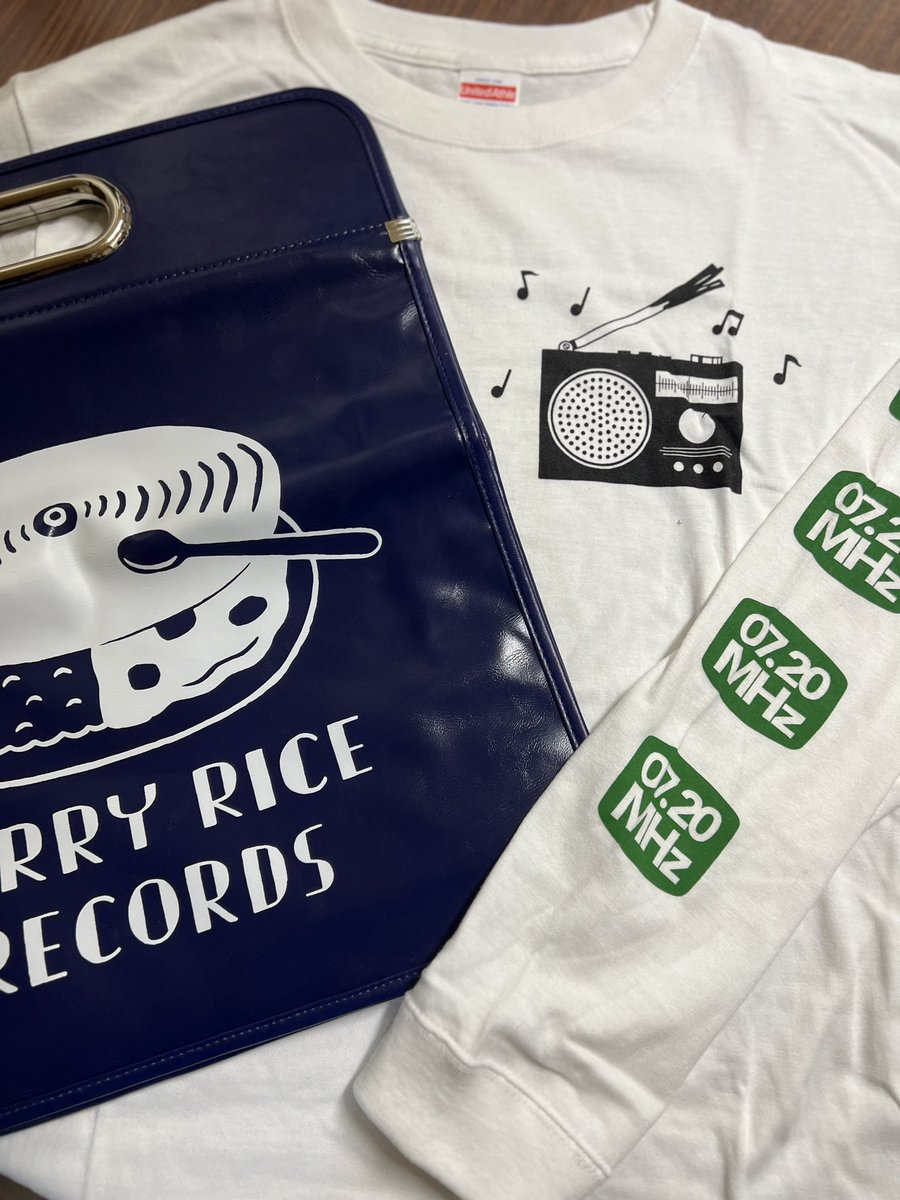 ni_runta's tweet photo. ショップで3,000円以上の
お買い物でTシャツプレゼント企画
やってたのでぽんちゃんの
バッグを購入♪
ラジオ局コラボのロンT
いただきました📻かわいい。
しかしチョロいなあ🤣
#Negicco
#ESMB https://t.co/O7SobiC5dO