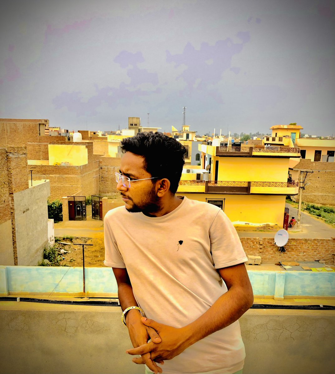 AKacademi's tweet photo. छोड़ दी सब ख्वाहिशें कुछ बड़ा करने के लिए राम को भी सब कुछ छोड़ना पड़ा था श्री राम बनने के लिए https://t.co/5OEnCYTolD
