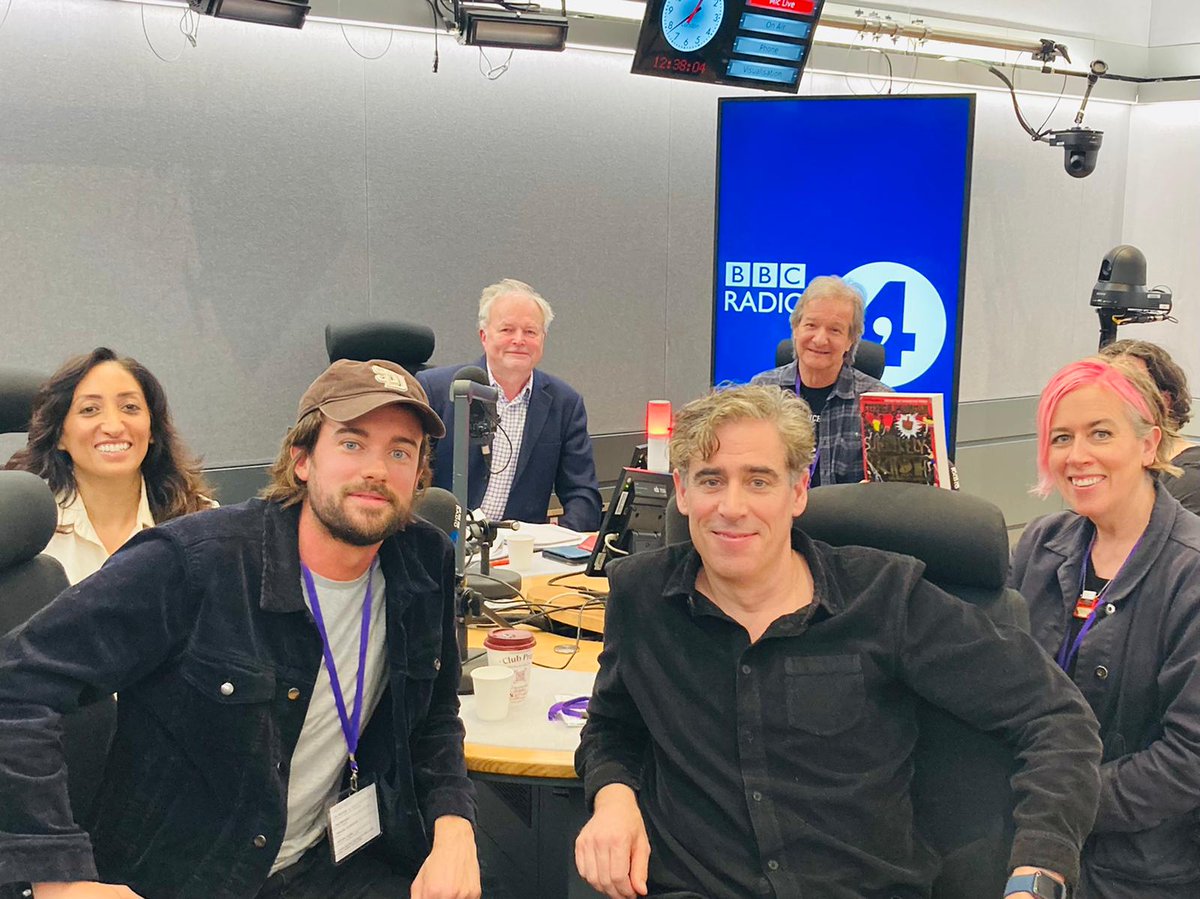 scholasticuk's tweet photo. Ideal weekend listening - @bbcradio4 Loose Ends with @StephenMangan @Neeneelou @shaziamirza1 @jackwhitehall Bob Clearmountain & brilliant hosts Clive Anderson & @destructo9000
Stephen & Anita Mangan's book The Unlikely Rise of #HarrySponge is out now
https://t.co/LqBiW1rCco https://t.co/Uzv2qQRUUI