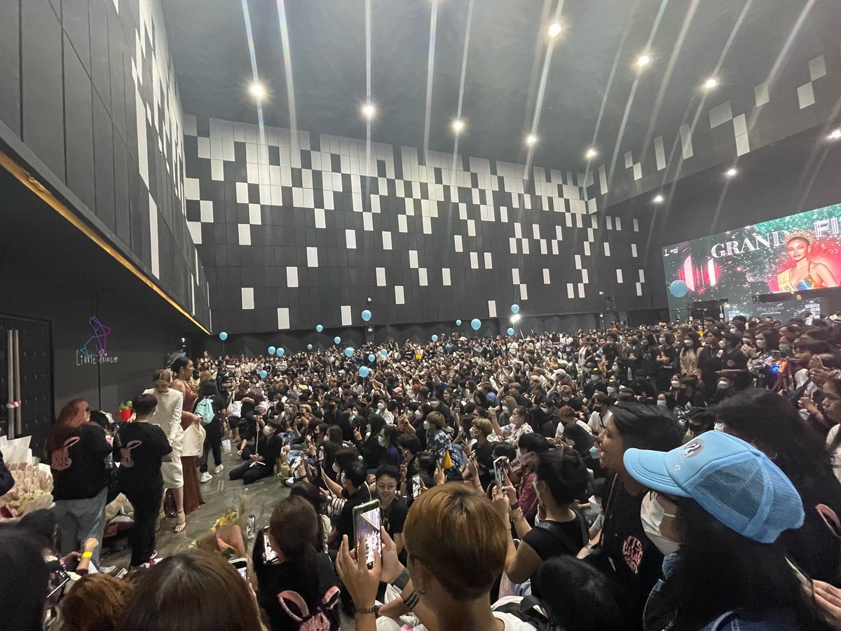 itscharlottyfam's tweet photo. จบพาร์ทนางงามอย่างสมบูรณ์ 👑✨
ตลอดระยะเวลา 1 ปีที่ผ่านมา ตั้งแต่ที่ได้เริ่มรู้จักชาล็อตตั้งแต่วันแรกจนถึงวันนี้ ภูมิใจในตัว #ชาล็อตออสติน มากๆเห็นถึงการพัฒนาความสามารถตัวเองอยู่เสมอ และมองเห็นการเติบโตขึ้นในทุกๆวัน พวกเรารู้สึกยินดี และดีใจกับทุกความสำเร็จของ @itscharlotty  และดีใจมากๆที่ได้มาอยู่ตรงนี้ เพราะ #CharlotteAustin ไม่เคยทำให้พวกเราทุกคนผิดหวังเลยจริงๆ 🤍

ขอบคุณชาล็อตที่ไม่บินไปอังกฤษในวันนั้นและตัดสินใจลงประกวดมิสแกรนด์ชุมพร และมาเป็นชาล็อตออสตินที่ให้พวกเรารักในทุกวันนี้ 🐰

ขอบคุณ #SmileyofCharlotte ทั้งหน้าจอและหน้างาน และแฟนคลับทุกๆคนที่คอยอยู่เคียงข้างชาล็อตและคอยซัพพอร์ตอยู่ตรงนี้ จนพวกเรากลายเป็นครอบครัวที่ใหญ่ขึ้น สัญญาว่าจะไม่ไปไหนแน่นอน 🐰🌞🌻🏠🧣🌊 = 😊

ขอบคุณทีมทำงานทั้งแอดมินหน้างาน และหลังบ้าน รวมทั้งทีมซัพพอร์ตชาล็อตทุกๆบ้าน ทุกแพลตฟอร์ม ที่คอยช่วยซัพพอร์ตชาล็อตทั้งเรื่องเทรน นำสะสมเอ็นเกจ ช่วยกันแชร์มุมมองและศักยภาพต่างๆของชาล็อต ให้คนภายนอกได้เห็นและได้สัมผัสความน่ารักของชาล็อต 🤍😊

ขอบคุณทีมช่างภาพทุกๆคนที่คอยเก็บความสวย ความน่ารักเป็นรูปภาพมาฝากแฟนคลับทุกคน 📸

ขอบคุณพะโล้ไอต้าวจุ้มปุ๊กก้อนกำลังใจสำคัญของชาล็อต ที่เป็นเซฟโซนให้มาม๊าตลอดเวลาที่ผ่านมา 🐰🫶