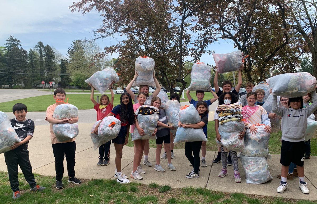 Earlier this year at our Celebrating Diversity Festival, families helped make blankets then our students continued the work. Friday we delivered 195 blankets for children in foster care @MyVryOwnBlanket ! #itsworthit #doingourpart #changemakers #studentownership