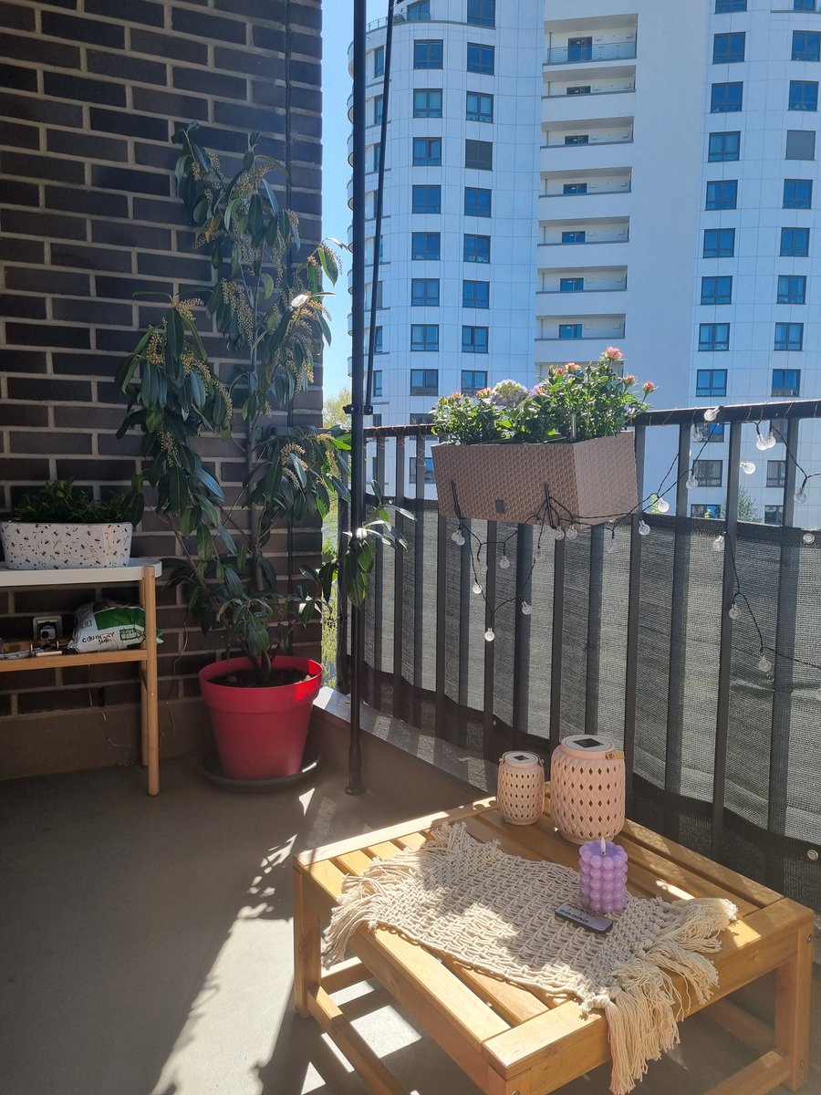 JenJen_Berlin's tweet photo. Endlich ist der Balkon fertig #wohlfühloase #dersommerkannkommen https://t.co/0vOG0trIop