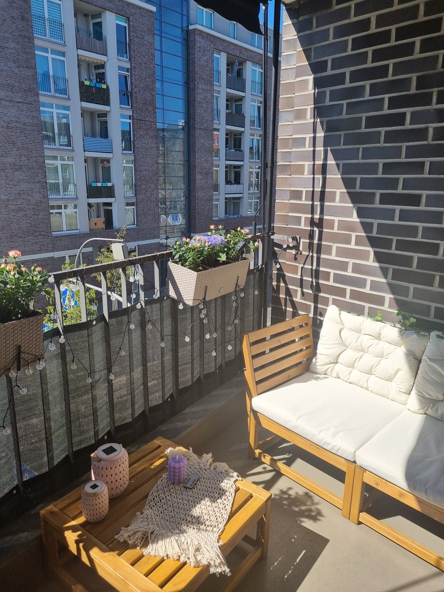 JenJen_Berlin's tweet photo. Endlich ist der Balkon fertig #wohlfühloase #dersommerkannkommen https://t.co/0vOG0trIop