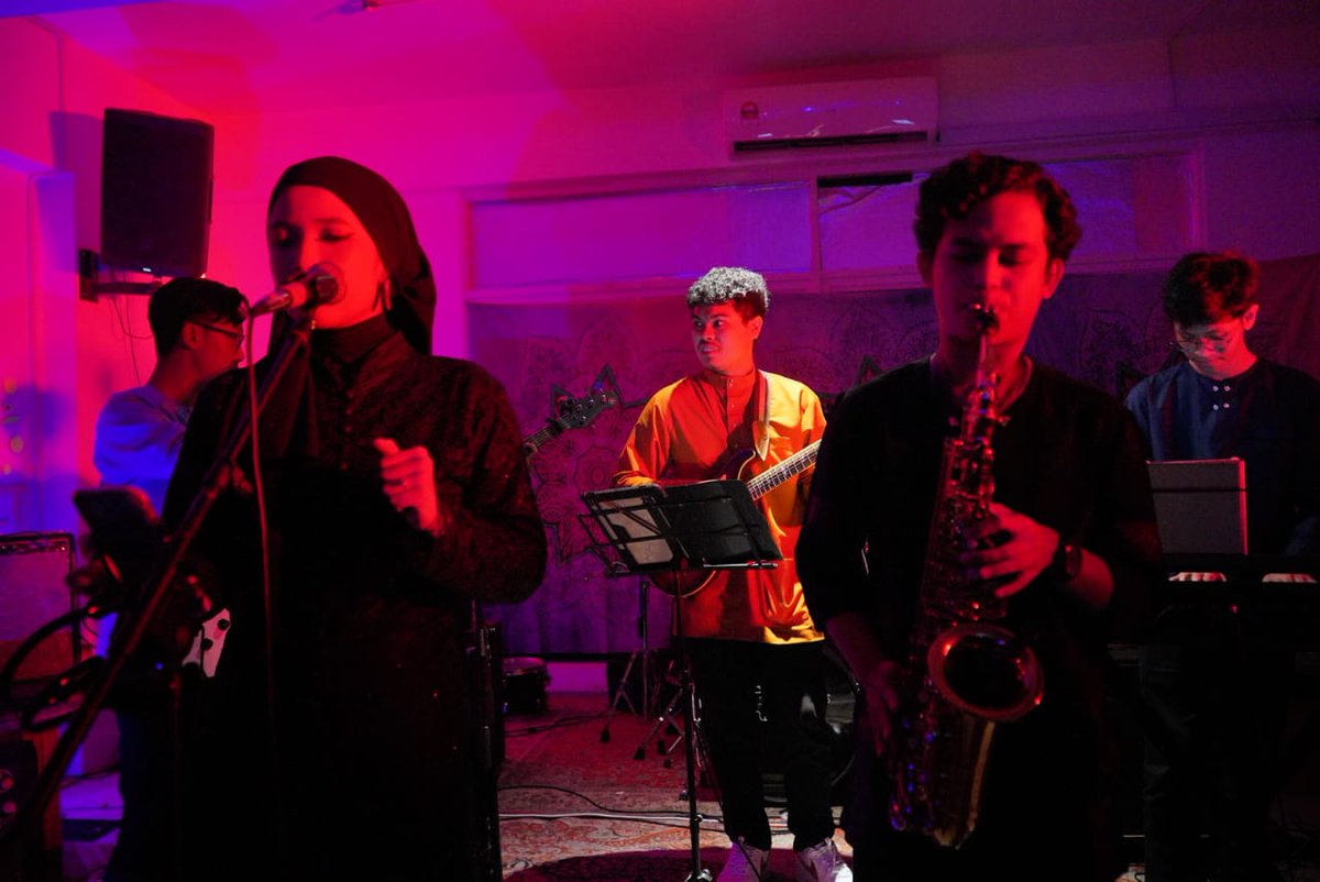 Suarasa

#TheMagnificent8 #TM8 
#MigosGarage #LiveUpdate