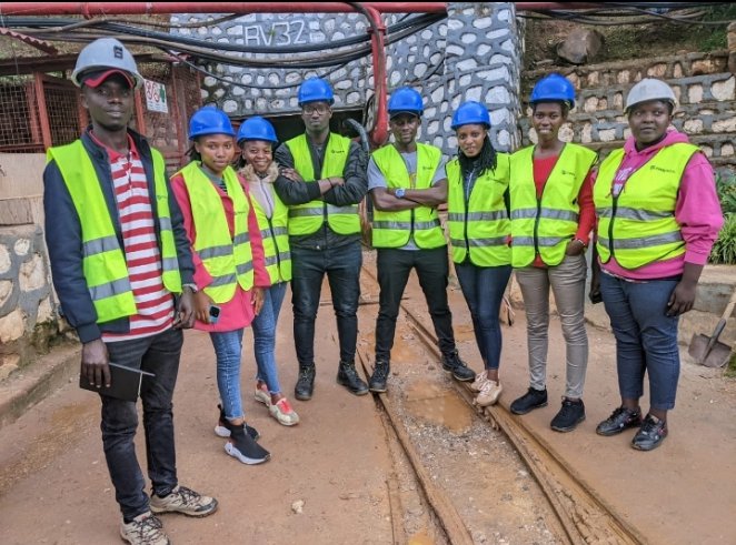 Julien_Nsanzi's tweet photo. Nkuko buri Murenge Muri @rulindodistrict  ufite umwihariko. Mu ikusanyamakuru ku itegurwa ry'igishushanyombonera hasuwe umurenge wa #Masoro wihariye kubucukuzi bwa #Gasegereti ahazwi nka #Rutongo 
@Lands_Rwanda 
@Jmukanyirigira  @MukamanaE  @RwandaMinesB  @alxrutagengwa https://t.co/S0llG3f9BF