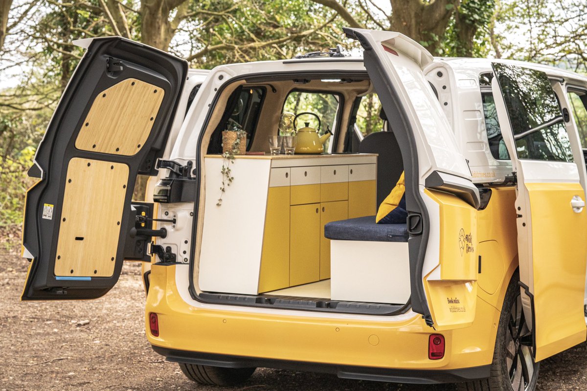 wild_drives's tweet photo. @max_zammon @FullyChargedShw Here’re a few more shots of our conversion by @LoveCampers1 https://t.co/Yg6ccxI4TH