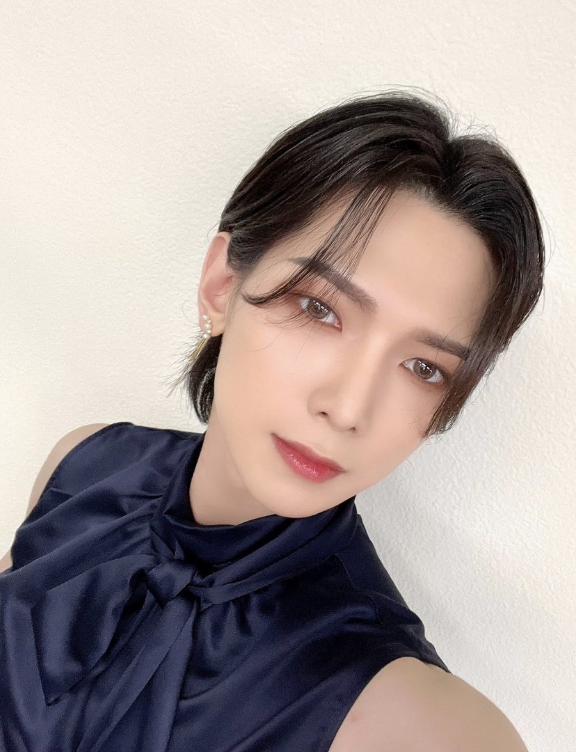 updateyeo's tweet image. 230430 bstage

🌼: tinyyyyy ☺️ thank you for cheering for us today tooㅎㅎ because it was raining (you) must’ve been worried but the members didn’t end up falling or hurt. our tiny too get home safe! tiny who cheered from us from afar thank you too ❤️