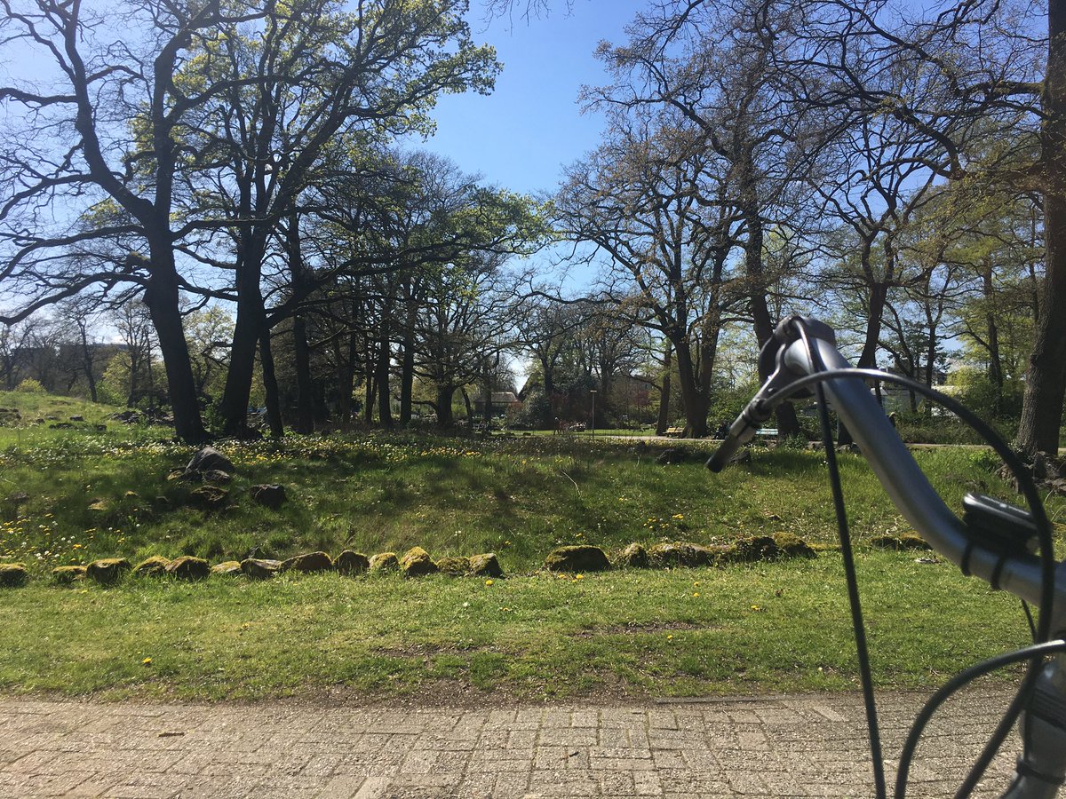 Hiklander's tweet photo. Lekker genieten van het mooie weer in het Oude Dierenpark / Rensenpark #mooiweer #emmen #dierenparkemmen #rensenpark #kiekjes https://t.co/OnaR3I9Rsh