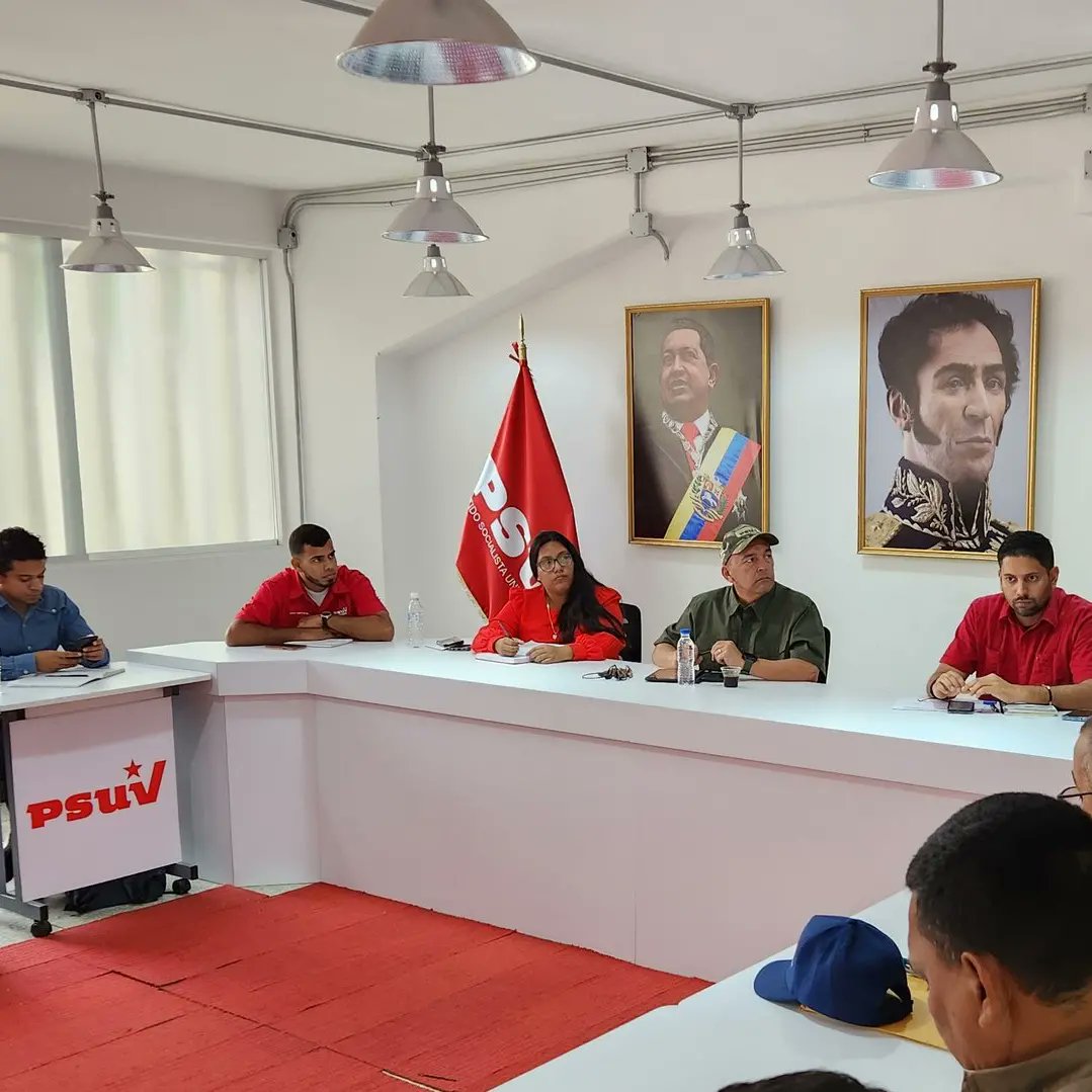 La Vicepresidencia Obrera del @PartidoPSUV y la Clase Obrera Joven realizan su acostumbrada reunión ordinaria, preparad@s para las actividades del próximo 'Mayo Obrero' junto al Compatriota Bolivariano @NicolasMaduro.

#ALBAUnionDeportiva