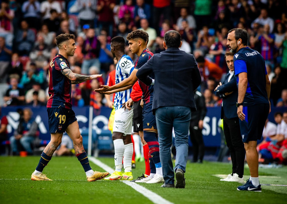 🐸 Qué manera de debutar en La Liga, <a href="/andresgarob/">Andres García</a> 

🔝 Debut, victoria y ambientazo en el Ciutat 

#OrgullGranota