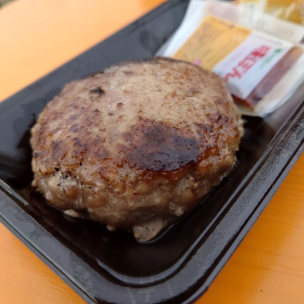 Shin_Curious's tweet photo. 飲めるハン��ーグ

グラスフェッドビーフの
サーロインステーキ 

ハラミステーキの
トリュフソース

#ビーフフェス
#長居公園 https://t.co/GjVFiMu1CF https://t.co/zi4wjYbvLm