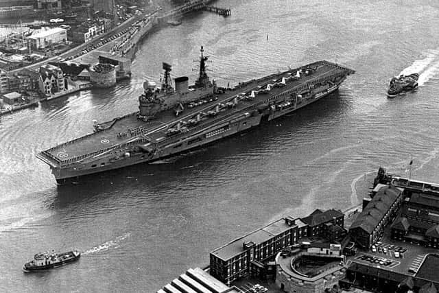 htafcontour's tweet photo. HMS Eagle enters Portsmouth Harbour in June 1970

#portsmouth #pup #pompey #harbour #nostalgia #GreatBritain #UnitedKingdom https://t.co/YcppaJwoWl
