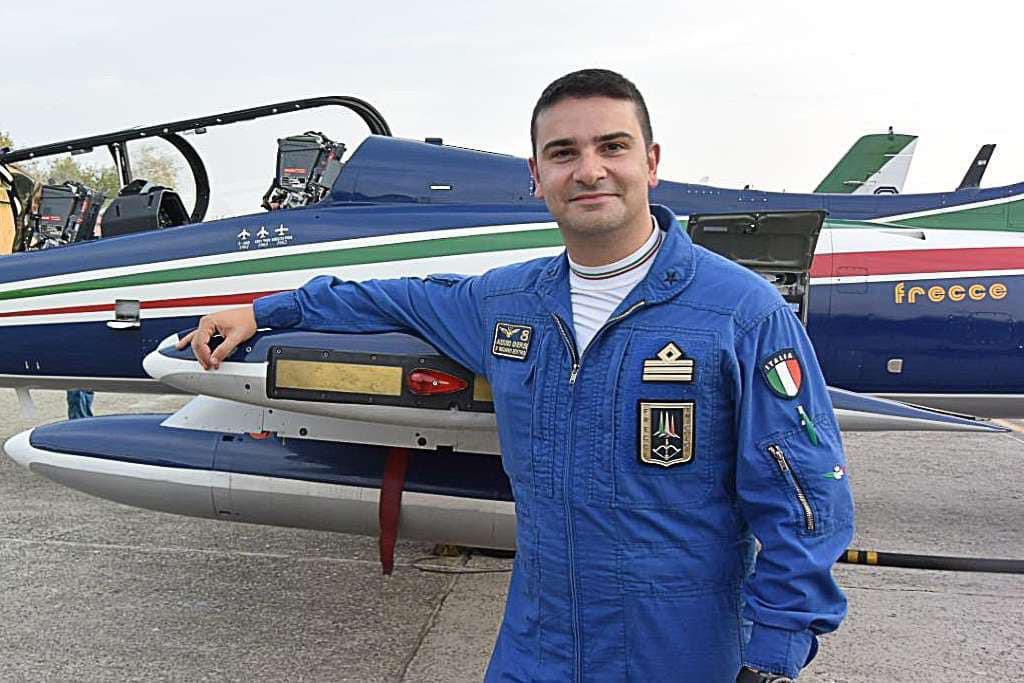 LuigiBrugnaro's tweet photo. #Venezia si stringe attorno ai familiari delle vittime dell’incidente dell’ultraleggero precipitato in Friuli. 

Un pensiero particolare alla famiglia di Alessio Ghersi, capitano delle Frecce Tricolori e a tutta l’@ItalianAirForce https://t.co/9b2hIN9Km6