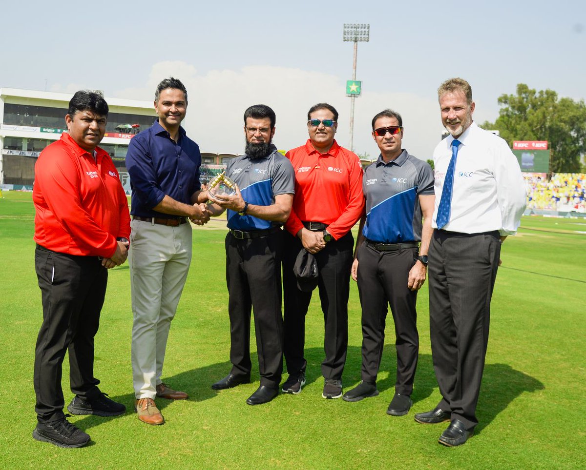 Aleem Dar was felicitated for his exceptional career as an ICC Elite Panel Umpire at the Rawalpindi Cricket Stadium 🙌