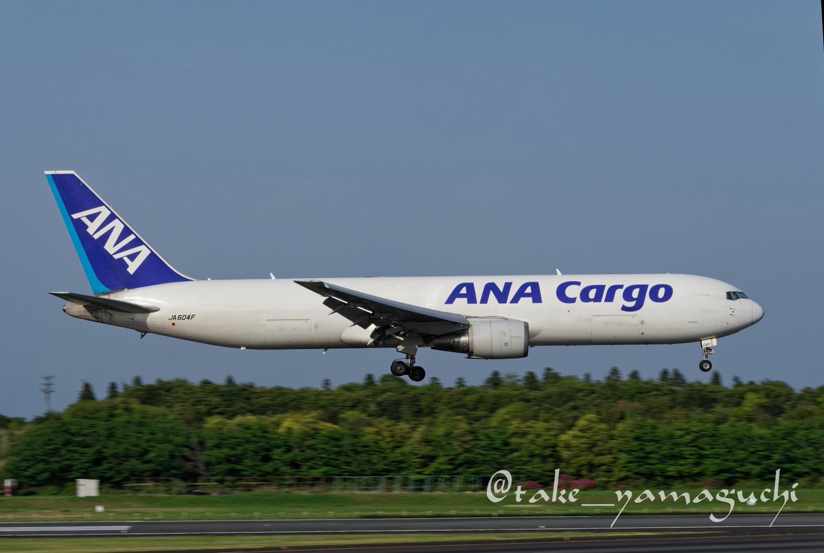 take_yamaguchi's tweet photo. いつも、Aランでしか見ないANA CargoがBランに！ 
間近で見れて興奮😂 
しかも１回目はタッチアンドコー寸前のゴーアラ
２回目は難なく降りれました👍

#AllNipponAirways 
#ANACargo 
#767_381F_ER 
#JA604F https://t.co/tJwhuiIpOa