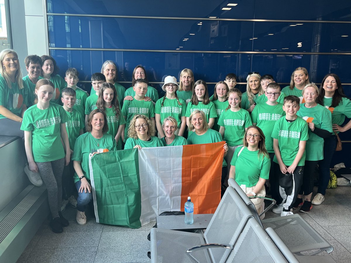 RangOrla's tweet photo. Ag an aerfort. Réidh le dul. Gach duine ar bís. Go n-éirí linn go léir sa chomórtas Domhanda Robotics Vex ⁦@GaelscoilAU⁩ ⁦@Josephcorreia⁩ ⁦@VEXRoboticsIE⁩ #VexGAU ⁦@NenaghGuardian⁩ https://t.co/YMvJi1rd0N