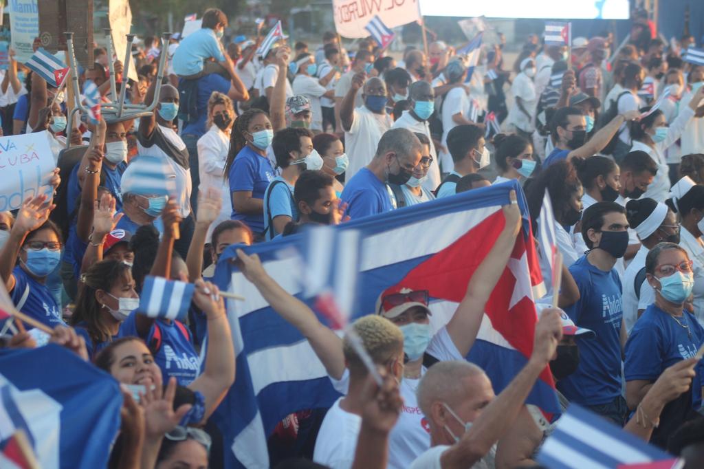 LaGuerr19392636's tweet photo. @ValoresTeam1 @cafemartiano @ICuba15 @FrankCuba2022 @DefendiendoCuba @LorenaQba1 @cuba_leonidas @Giro5O @Reylope13 @ESanchezcub @dacosta_jani "Daremos,  un Sí por por la Revolución 🇨🇺❤ por #Fidel por #Raúl y #DiazCanelB por nuestro pueblo trabajador" #ALaPatriaManosYCorazón @ValoresTeam1 https://t.co/Wak7Zx8CTF