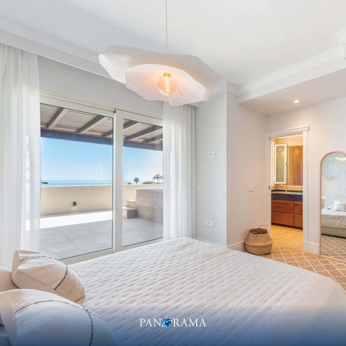 panorama_spain's tweet image. Renovated penthouse with unobstructed panoramic sea views on the Golden Mile!
  ✔️ Property all on one level with a large covered terrace
Asking 1.650.000 Euro
Ref. 13997 panr.link/13997

#MarbellaRealEstate #PenthouseLiving #SeaViews