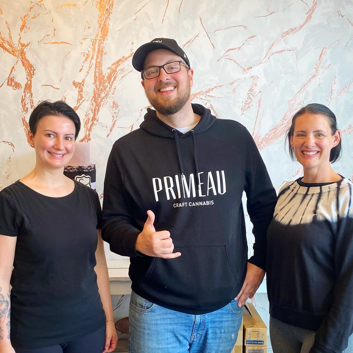 primeaucannabis's tweet photo. Talk about sweet!! 🧁😋

Yesterday I had the opportunity to swing by and meet the two minds behind @babesbakedco. 💝 
It was a real treat to chat and laugh about some of our embarrassing munchie stories LOL 😂

#primeaucannabis #support #local #craft #bosswomen #bakers #cannabis https://t.co/oqbgtgxZWw