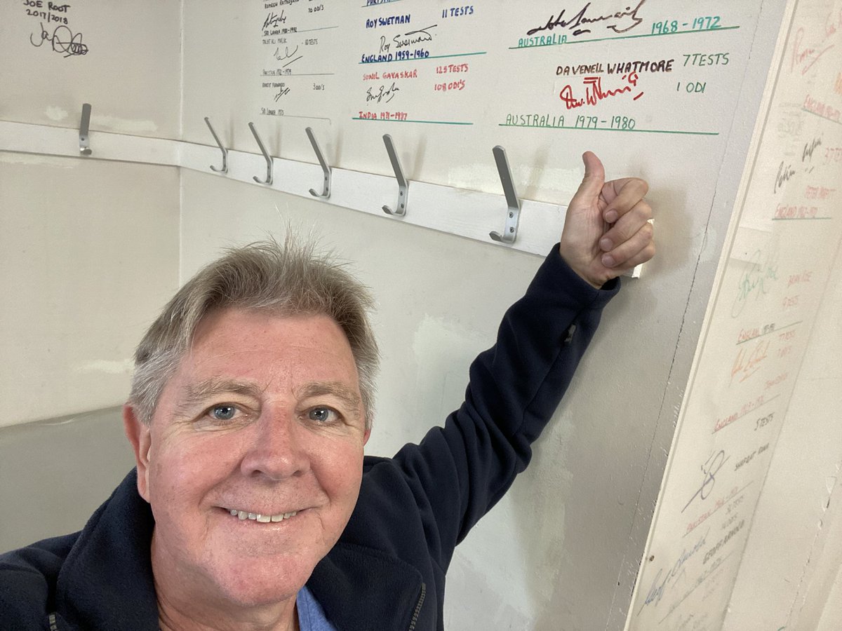 🦈🦷s has done it again with another exclusive!!. In the famous visitors rooms at The Oval we found Shark legend Dav Whatmore on the autograph wall 🦈🦈🦈💚💛💚 <a href="/dfwhatmore/">Dav Whatmore</a>