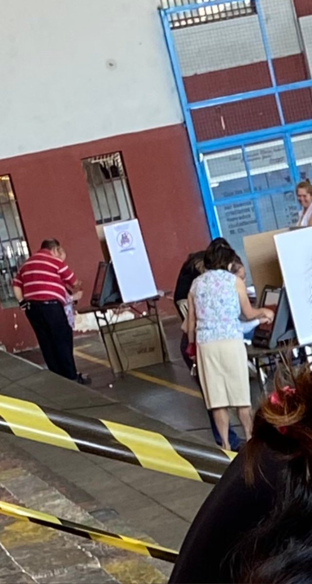 jfergo86's tweet photo. Esto es en el Colegio San Pablo.
@TSJE_Py @MinPublicoPy https://t.co/mXKUuRg3Tv