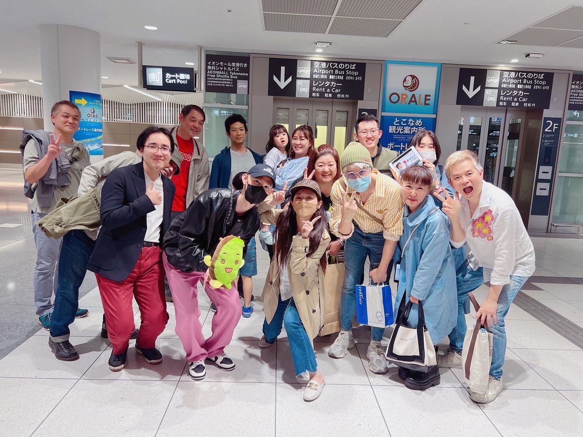 cheer4taiwan's tweet photo. タイワンダー☆、愛知県の中部国際セントレア空港で、王彩樺さんに会えたンダー！王彩樺さんは、映画「ママは日本へ嫁に行っちゃダメと言うけれど」のママ役だよ。「我們這一攤」ってTV番組の撮影で来日してるんだって。胡宇威さんと夏和熙さんも一緒だったよ♪日本を堪能していってもらいタイワン～！ https://t.co/VnYMe5UHSe