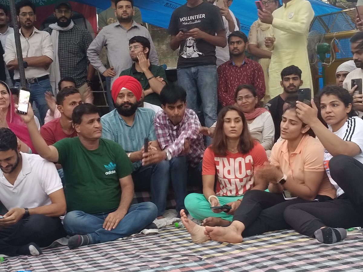 Ds Bindra (@thedsbindra) on Twitter photo Expressed solidarity with our champion <a href="/BajrangPunia/">Bajrang Punia 🇮🇳</a>
@sakshimalik
<a href="/Phogat_Vinesh/">Vinesh Phogat</a>
#standwithchampion Expressed solidarity with our champion <a href="/BajrangPunia/">Bajrang Punia 🇮🇳</a>
@sakshimalik
<a href="/Phogat_Vinesh/">Vinesh Phogat</a>
#standwithchampion
