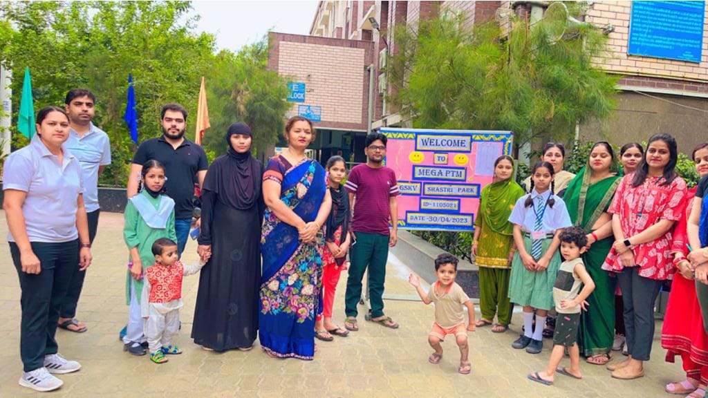 BalamSingh007's tweet photo. It's not only Mega PTM 
It's a Festival for Students Teachers and Parents where they come together beyond the formalities and interact with each other for shaping bright future of the students.....,,@Anu_DOE @Dir_Education @PbpandeyB @Sandeep38320332 @Bookwormwork1 @ManuGulati11 https://t.co/RWaF3fN20h