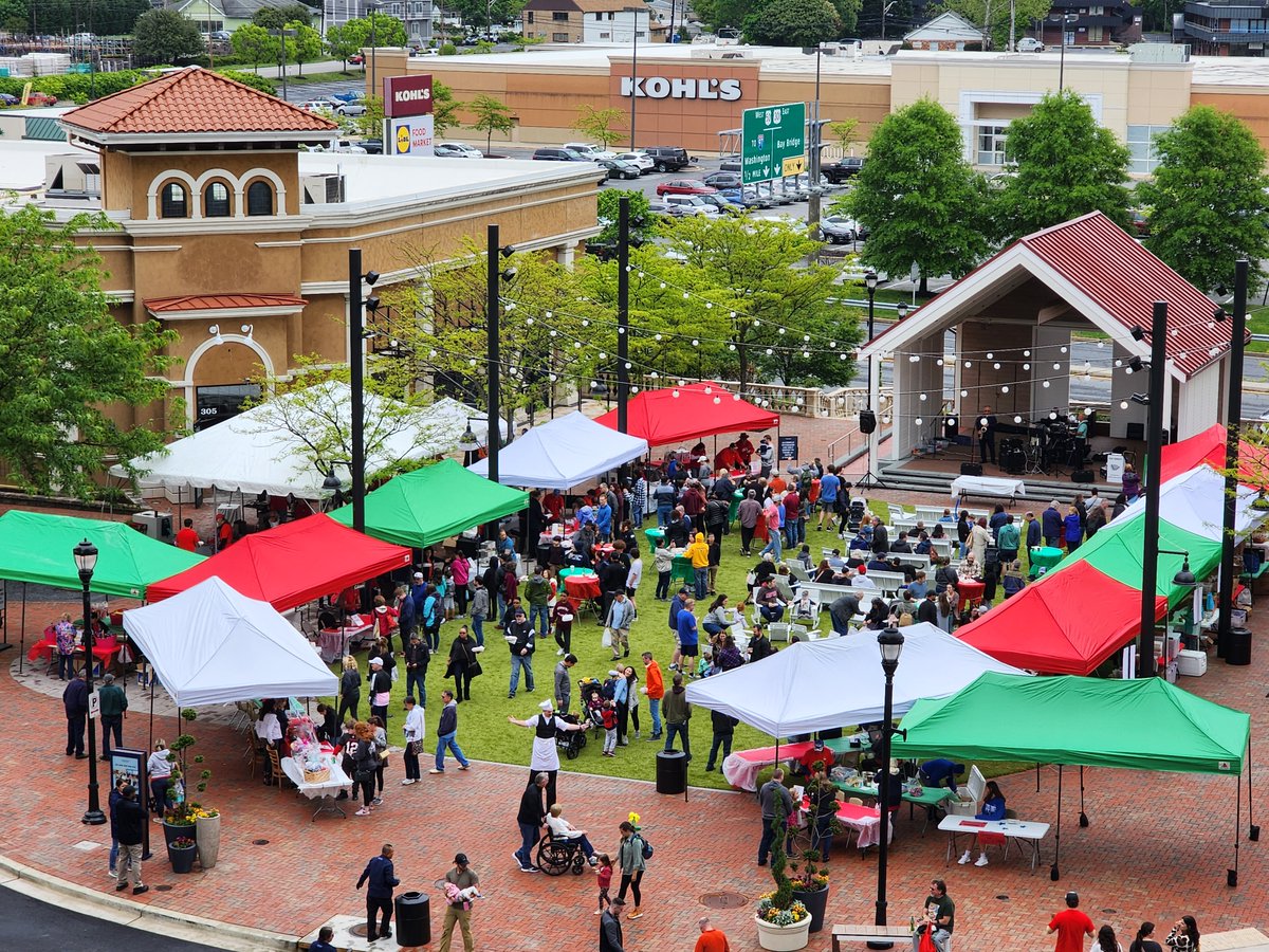 gdeems's tweet photo. It's events like this that are only one of the reasons that continue to make  @annaptowncenter the best destination in the region for living,  working, playing and dining. https://t.co/KeXGVSaG2n