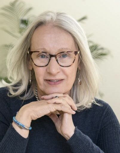 "When I left Iraq, I vowed I’d never forget what it means to live in a totalitarian society. That left a deep impression . . . So this book is a way for me to honor that vow, amongst other things."—@ESLoudon, author of 'A Stranger in  Baghdad' (<a href="/HoopoeFiction/">Hoopoe</a>, May 2023) #novel