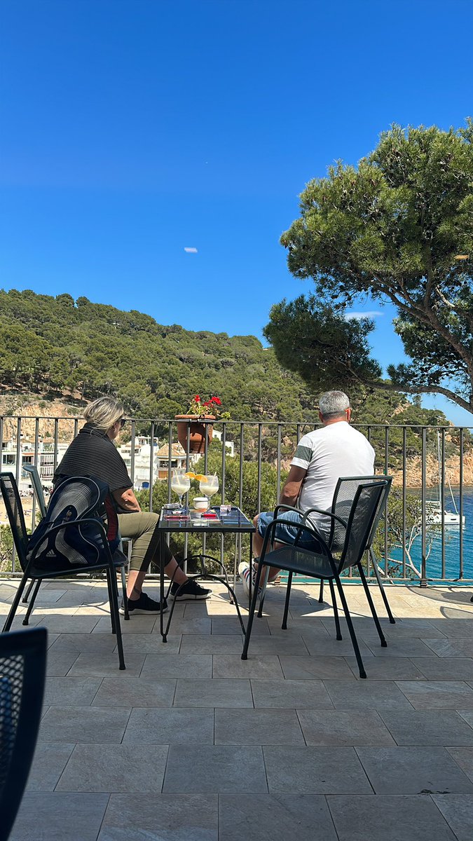 Snack Bar Mirador amb plenes vistes a la platja de Tamariu 🥂