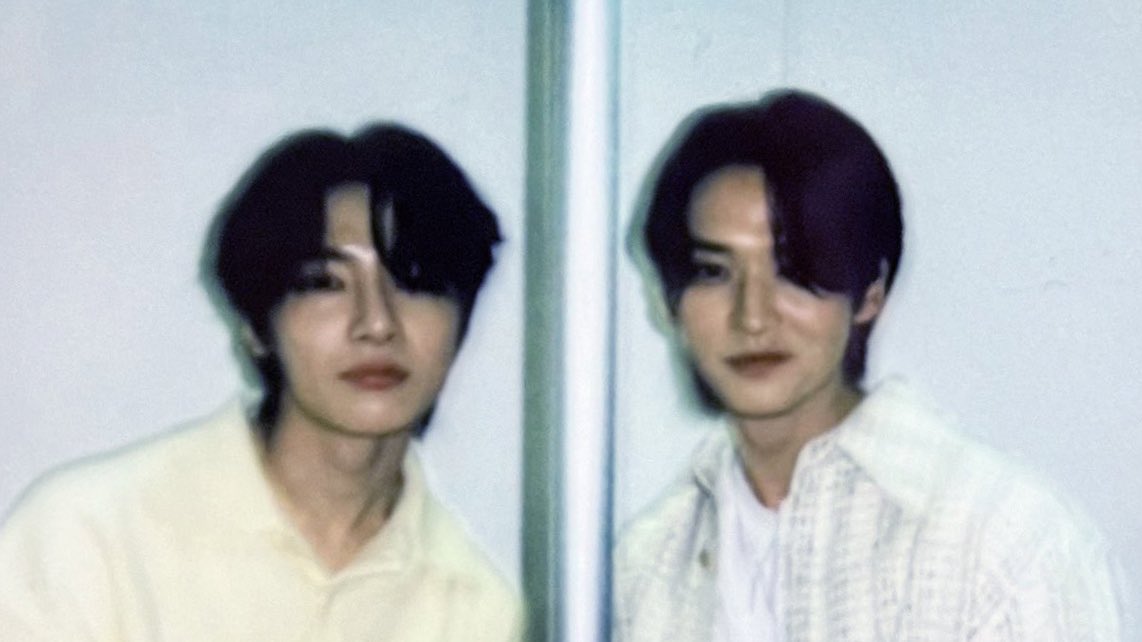 eternallino's tweet photo. when leeknow and i.n mirroring each other https://t.co/NNKKBprMkj