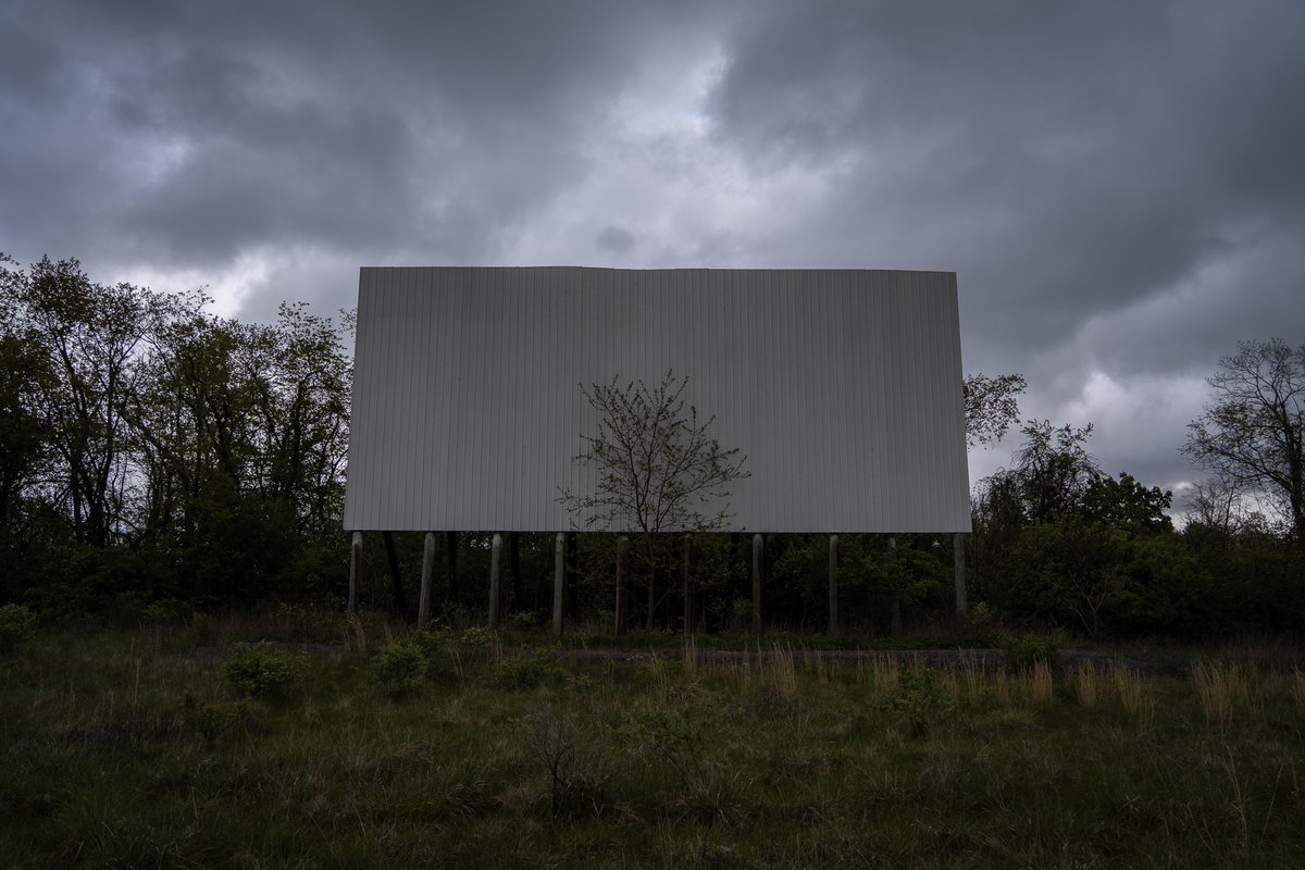 bombsfall's tweet photo. Abandoned drive-in. Now playing: Tree. https://t.co/jOw5zPeysR